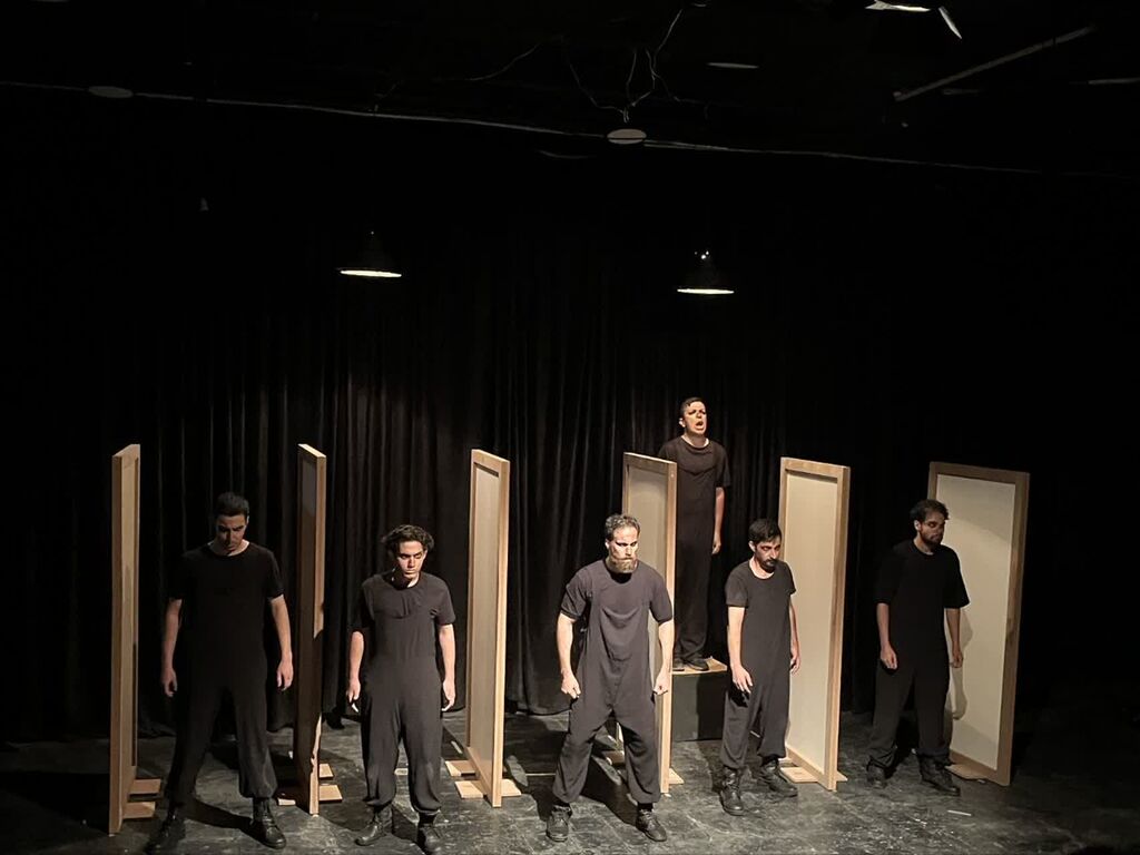 نوجوانان مجتمع آفرینش کرمانشاه به تماشای نمایش «اسب حیوان عجیبیست» نشستند