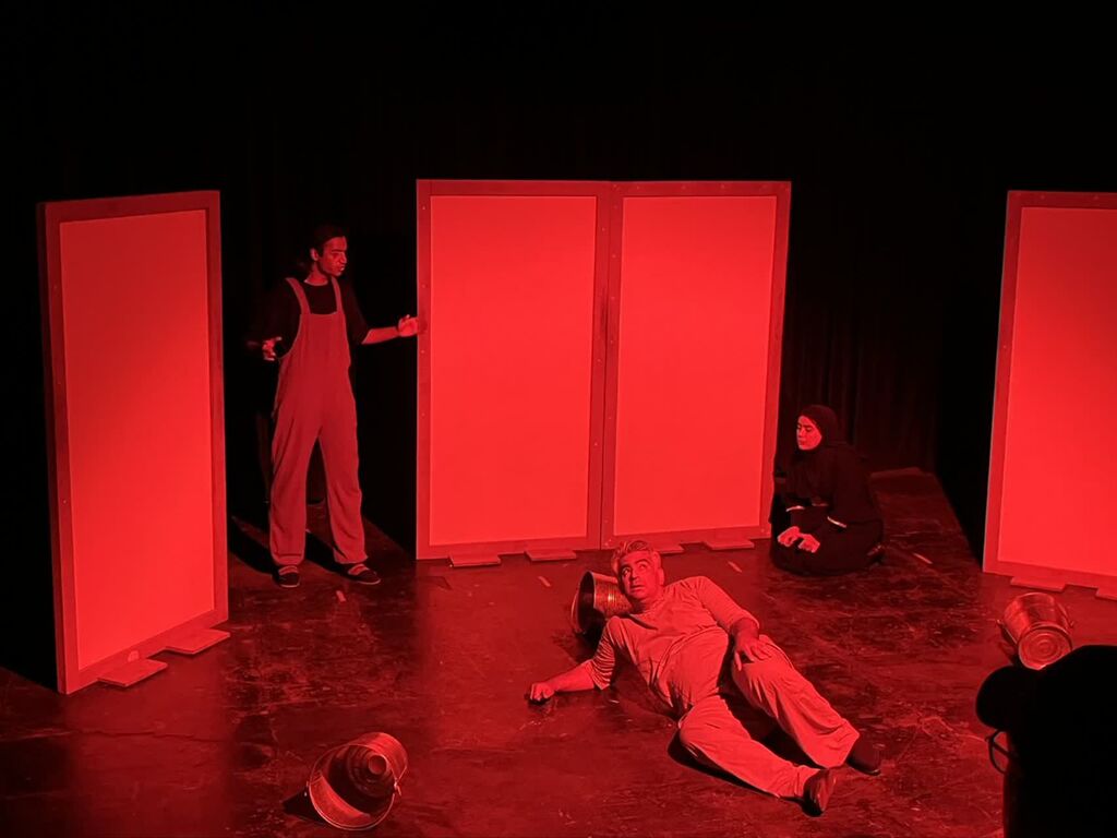 نوجوانان مجتمع آفرینش کرمانشاه به تماشای نمایش «اسب حیوان عجیبیست» نشستند