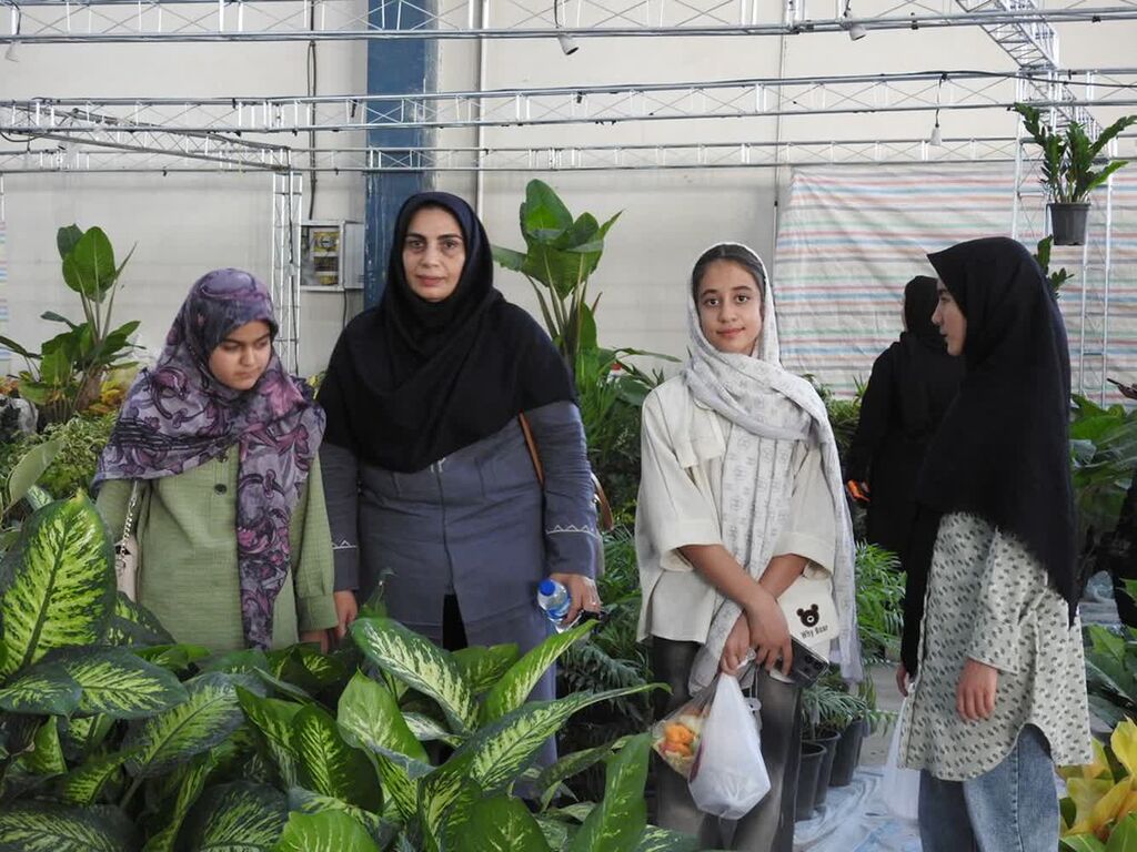 بازدید از نمایشگاه گل وگیاه دراردوی استانی کانون