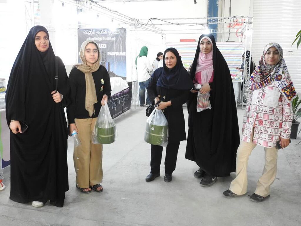 بازدید از نمایشگاه گل وگیاه دراردوی استانی کانون