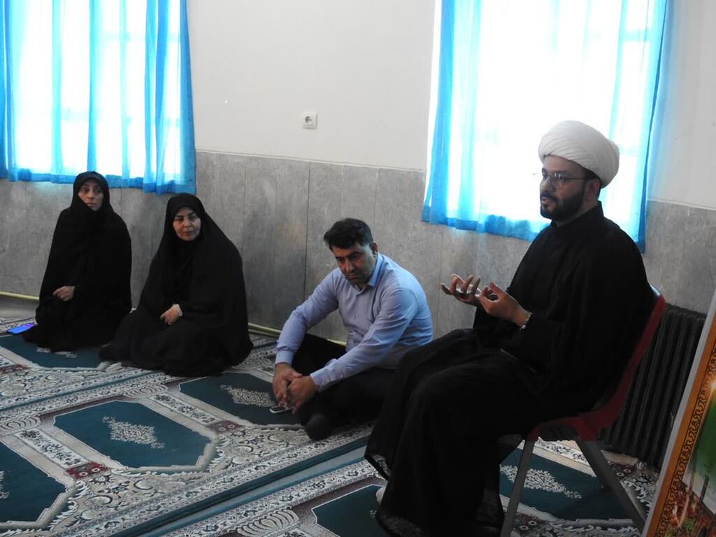 نشست مذهبی مهدویت باحضور حجت‌الاسلام والمسلمین مافی دراردوی استانی ایلام ما