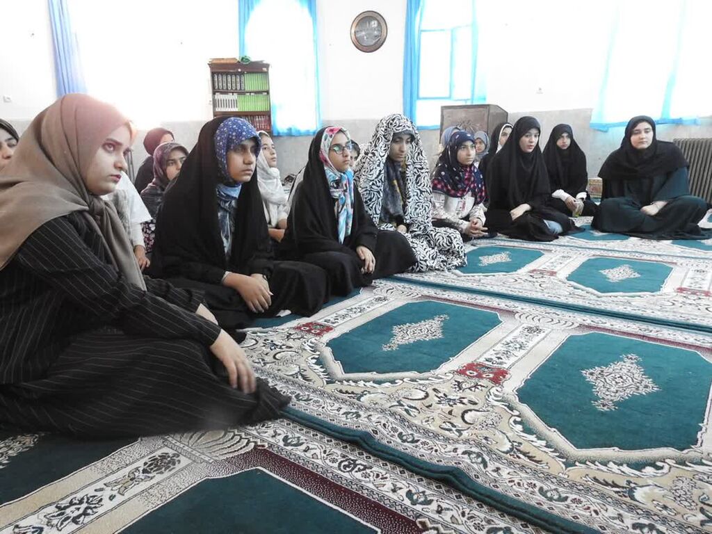 نشست مذهبی مهدویت باحضور حجت‌الاسلام والمسلمین مافی دراردوی استانی ایلام ما