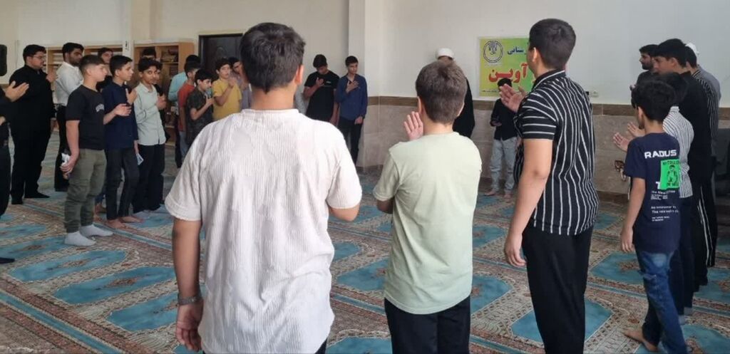 اعضای نوجوان مرکز سرپلذهاب در مصلی احمدبن اسحاق حضور یافتند