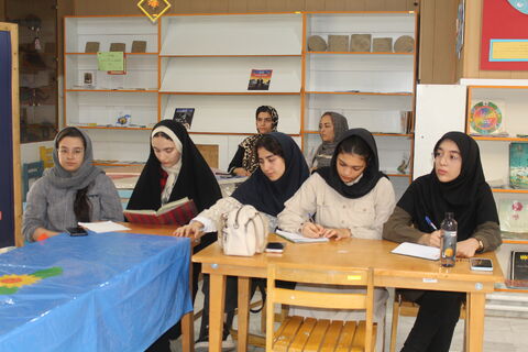 نشست انجمن نوجوان ادبی شهریار با محوریت نقد و بررسی رمان«راز شبحی در مه»