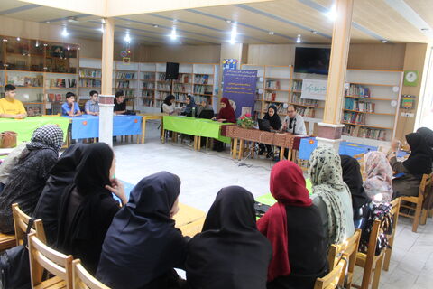 نشست انجمن نوجوان ادبی شهریار با محوریت نقد و بررسی رمان«راز شبحی در مه»