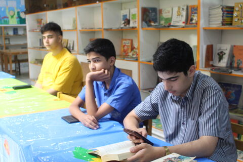 نشست انجمن نوجوان ادبی شهریار با محوریت نقد و بررسی رمان«راز شبحی در مه»