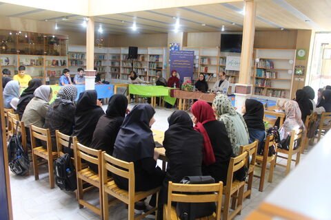 نشست انجمن نوجوان ادبی شهریار با محوریت نقد و بررسی رمان«راز شبحی در مه»