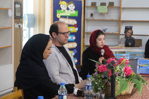 نشست انجمن نوجوان ادبی شهریار با محوریت نقد و بررسی رمان«راز شبحی در مه»