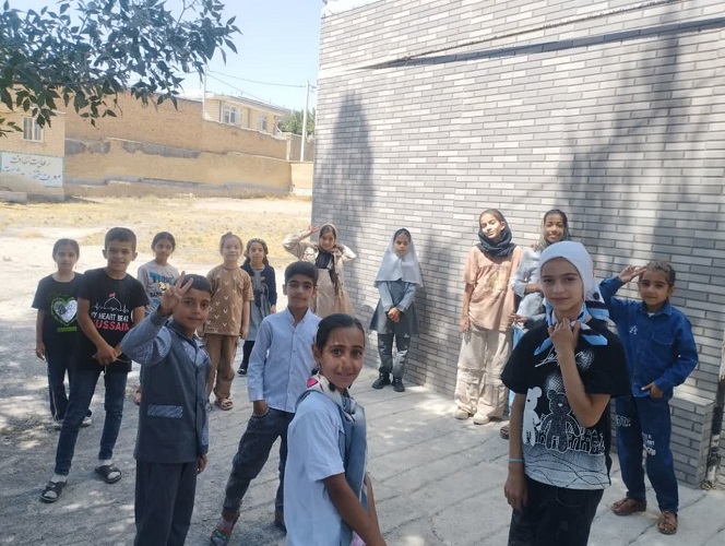 خدمات رسانی کتابخانهی سیار روستایی فریدونشهر به کودکان روستایی و عشایری