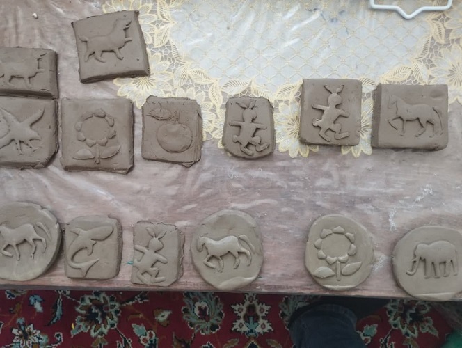 خدمات رسانی کتابخانهی سیار روستایی فریدونشهر به کودکان روستایی و عشایری