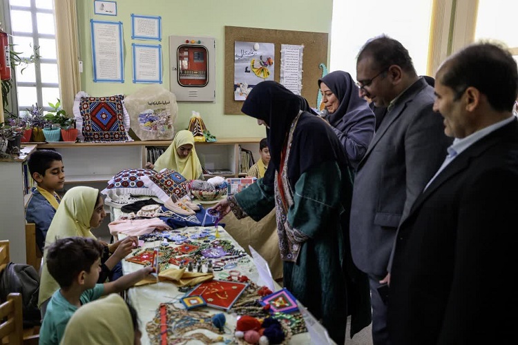 آئین افتتاحیه اولین جشنواره ملی صنایع دستی کودکان و نوجوانان در باغبادران