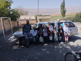 خدمات رسانی کتاب‌خانه‌ی سیار روستایی فریدون‌شهر به کودکان روستایی و عشایری