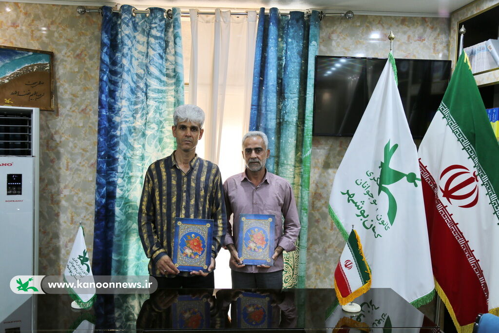 فرماندار بوشهر از کارمندان نمونه کانونی تقدیر کرد فرماندار بوشهر از کارمندان نمونه کانونی تقدیر کرد