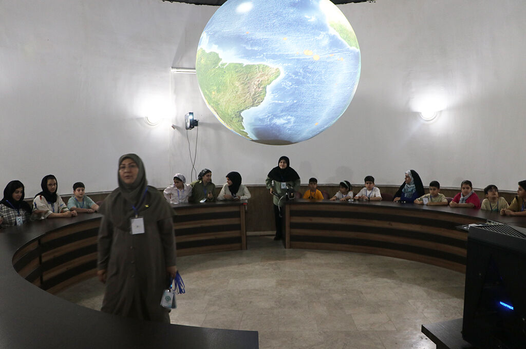 از ماه و زحل تا جهاننمای ۳۶۰ درجه؛ اعضای کانون گیلان شگفتیهای کیهان را به تماشا نشستند