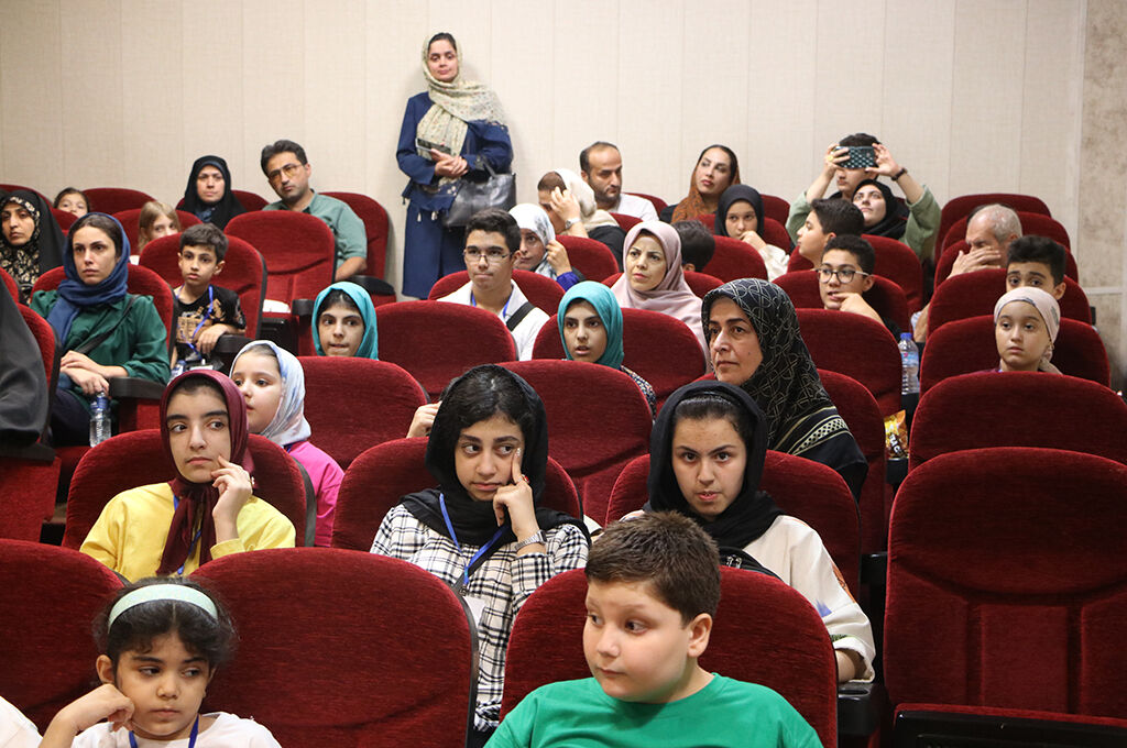 از ماه و زحل تا جهاننمای ۳۶۰ درجه؛ اعضای کانون گیلان شگفتیهای کیهان را به تماشا نشستند