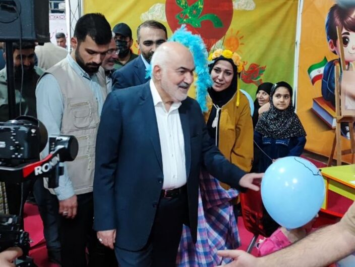 حضور استاندار خوزستان در غرفه کانون پرورش فکری