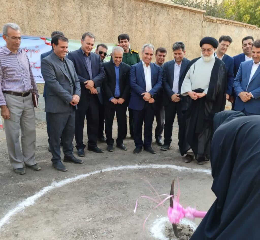 کلنگ احداث مرکزفرهنگی هنری ایوان به زمین زده شد