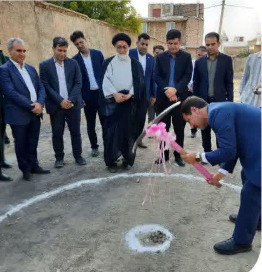 کلنگ احداث مرکزفرهنگی هنری ایوان به زمین زده شد