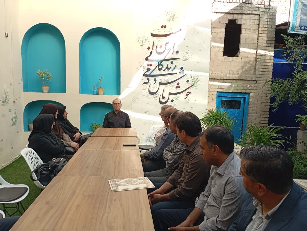 میزبانی کافه موزه اراک از کارکنان کانون استان مرکزی