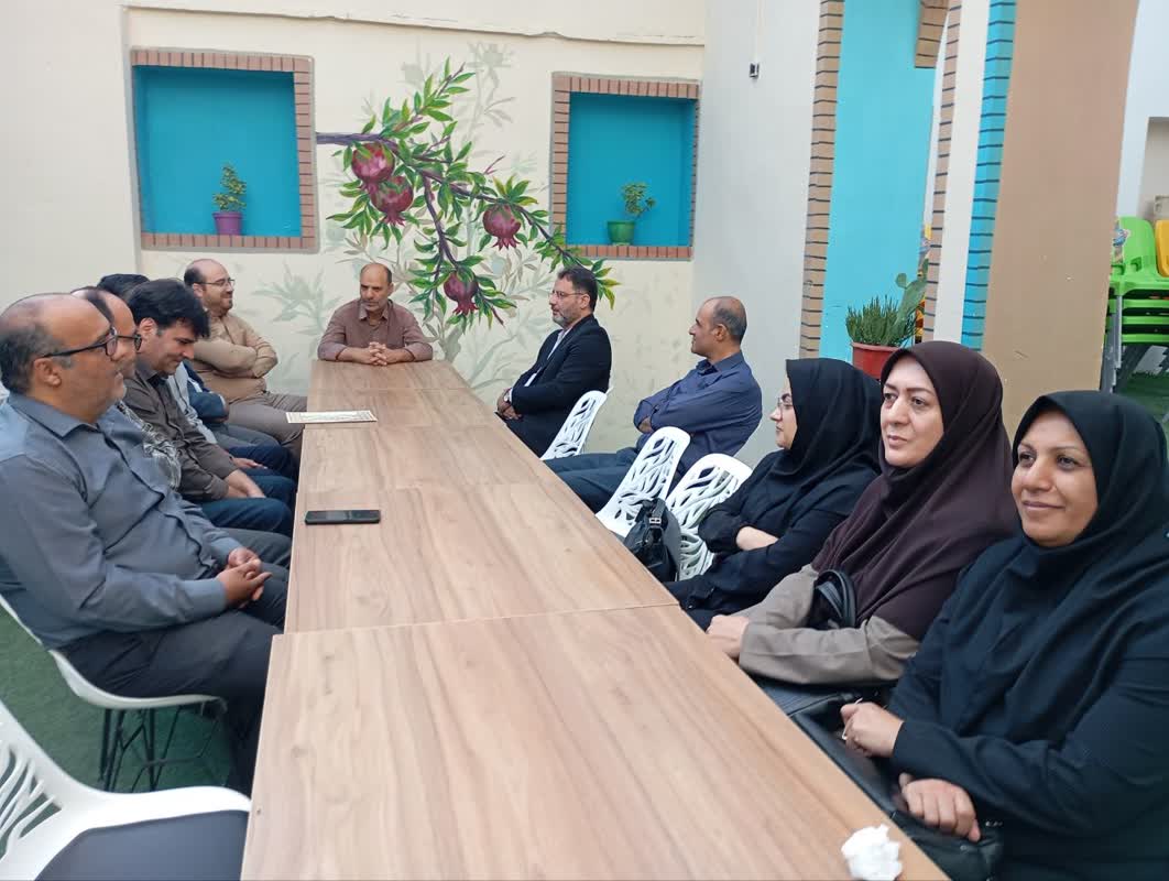 میزبانی کافه موزه اراک از کارکنان کانون استان مرکزی