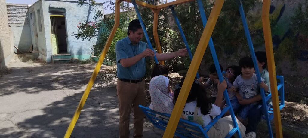 گردش فرهنگی کتابخانه سیار کانون در شش روستای استان در یک روز