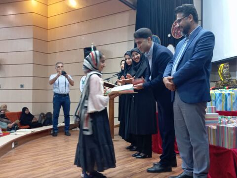 همزمان با هفته دولت ؛ جشن "آفرین گویی" اعضا و مربیان برگزیده کانون هرمزگان برگزار شد