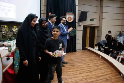 همزمان با هفته دولت ؛ جشن "آفرین گویی" اعضا و مربیان برگزیده کانون هرمزگان برگزار شد