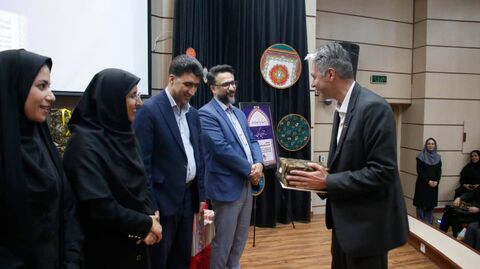 همزمان با هفته دولت ؛ جشن "آفرین گویی" اعضا و مربیان برگزیده کانون هرمزگان برگزار شد