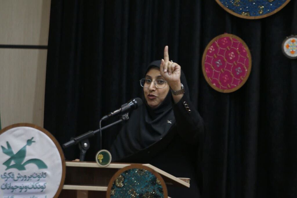 جشن "آفرین گویی" اعضا و مربیان برگزیده کانون هرمزگان برگزار شد