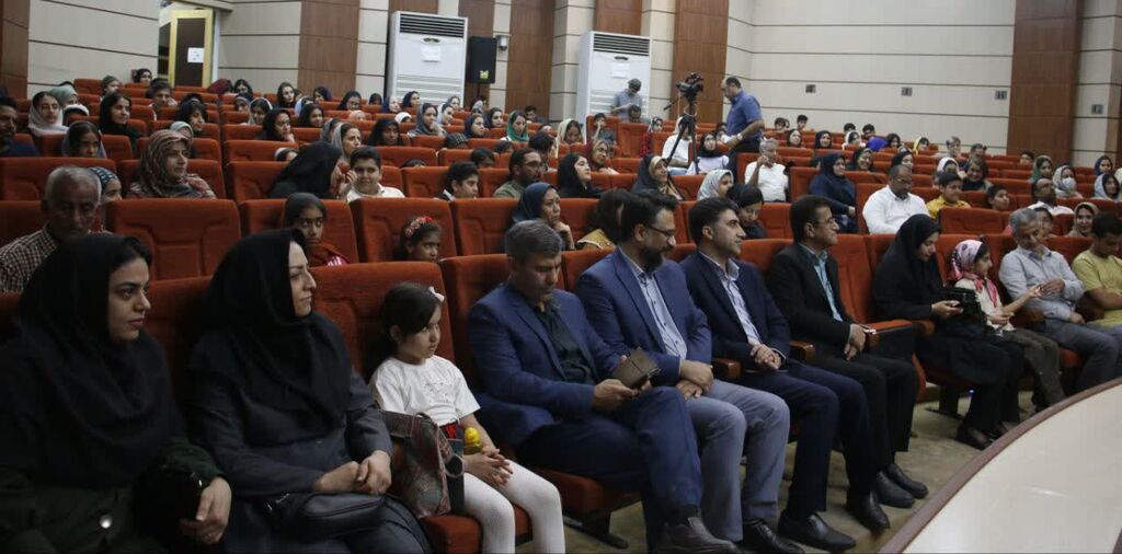 جشن "آفرین گویی" اعضا و مربیان برگزیده کانون هرمزگان برگزار شد