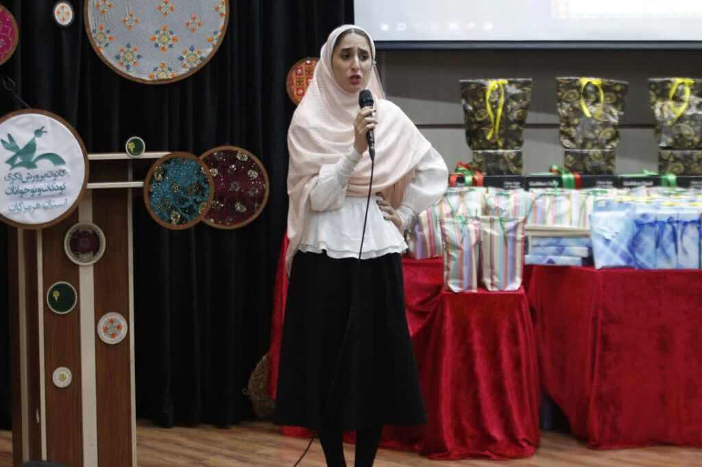 جشن "آفرین گویی" اعضا و مربیان برگزیده کانون هرمزگان برگزار شد