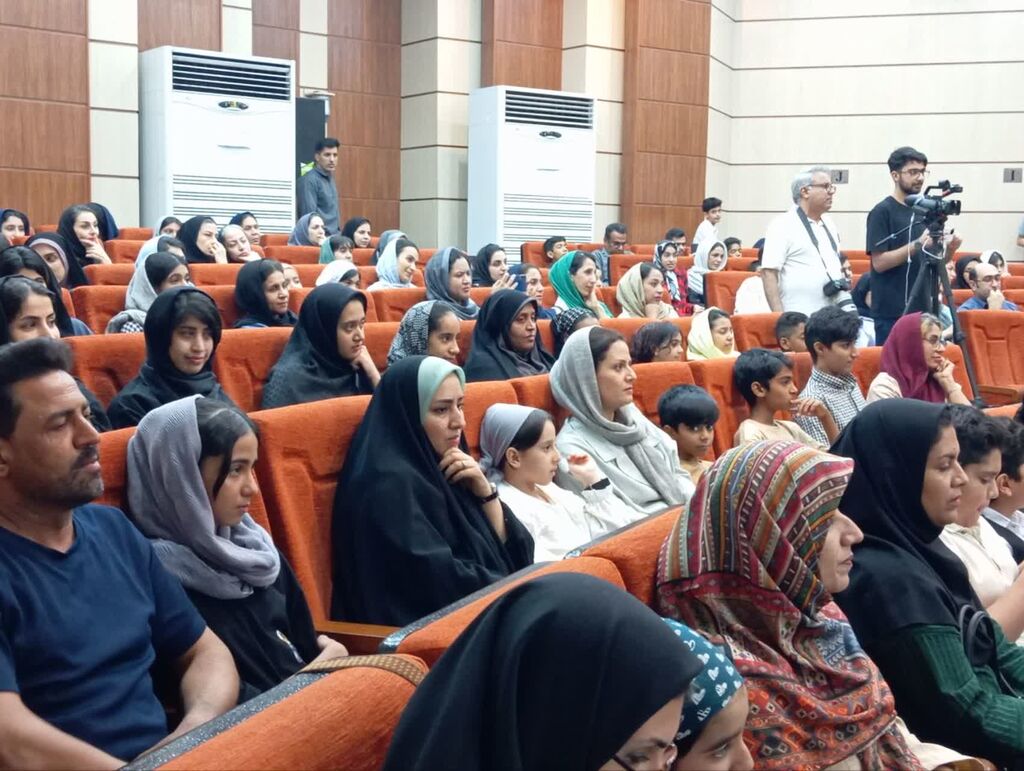 جشن "آفرین گویی" اعضا و مربیان برگزیده کانون هرمزگان برگزار شد