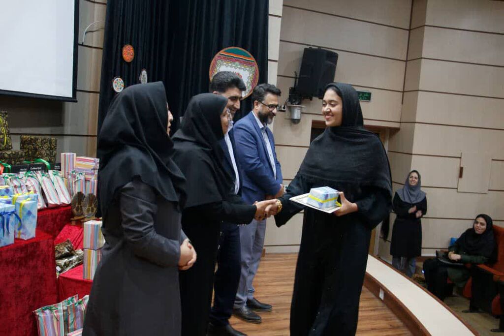 جشن "آفرین گویی" اعضا و مربیان برگزیده کانون هرمزگان برگزار شد