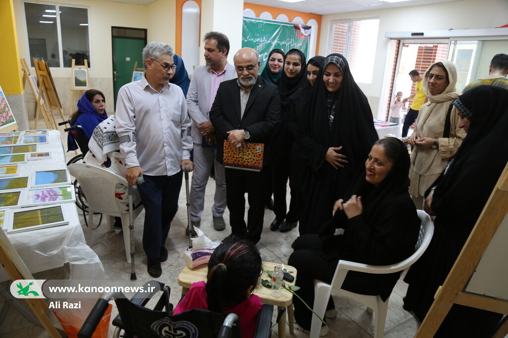 نمایشگاه آثار هنری توان‌جویان بهزیستی در مرکز شماره ۱ کانون بوشهر افتتاح شد