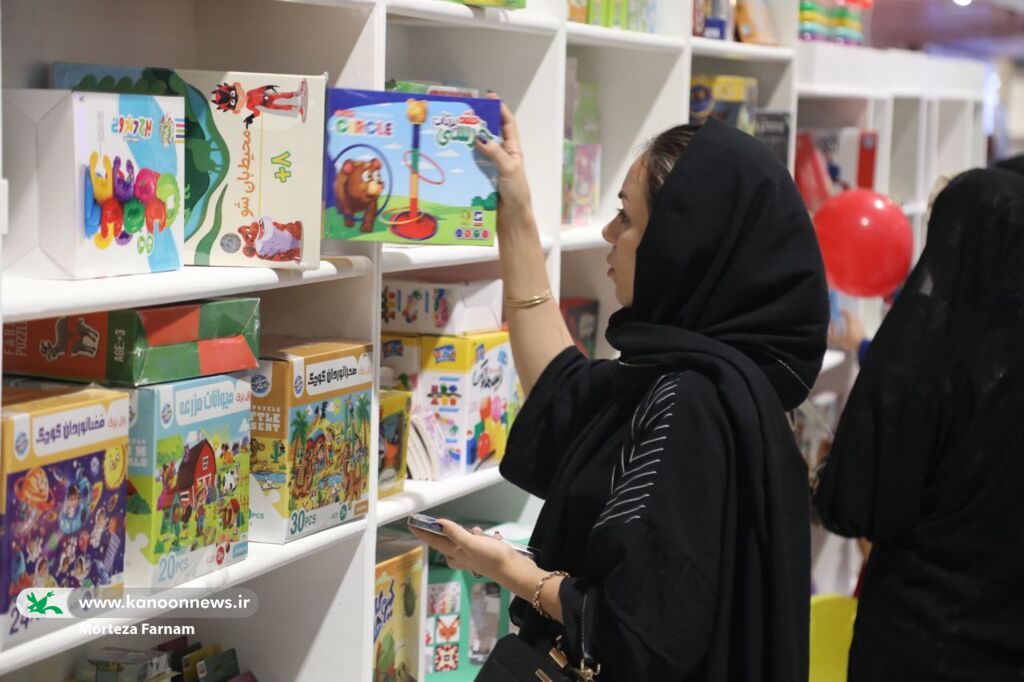 غرفه کانون در نمایشگاه تفریحات و سرگرمی با بیش از ۵۰۰ عنوان کتاب و سرگرمی حضور یافت