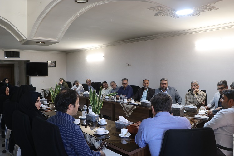 دیدار مدیران مراکز و دفاتر تخصصی فرهنگی و هنری و کتابخانههای شهرداری اصفهان با مدیرکل کانون استان