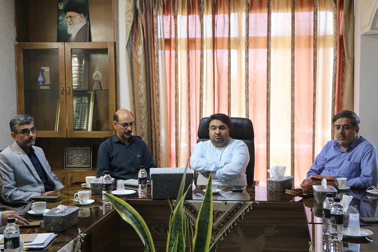 دیدار مدیران مراکز و دفاتر تخصصی فرهنگی و هنری و کتابخانههای شهرداری اصفهان با مدیرکل کانون استان