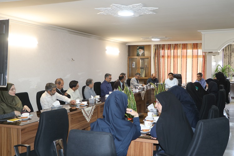 دیدار مدیران مراکز و دفاتر تخصصی فرهنگی و هنری و کتابخانههای شهرداری اصفهان با مدیرکل کانون استان