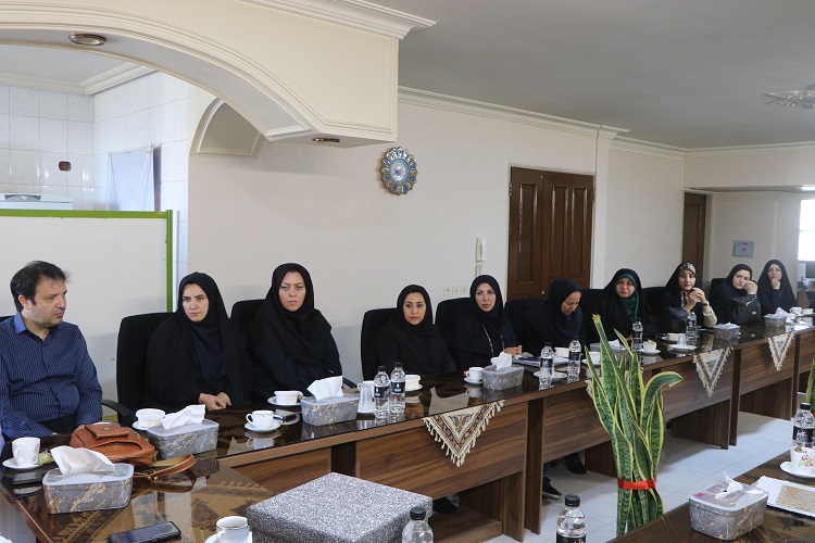 دیدار مدیران مراکز و دفاتر تخصصی فرهنگی و هنری و کتابخانههای شهرداری اصفهان با مدیرکل کانون استان