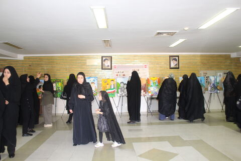 نمایشگاه آثار اعضای کانون پرورش فکری تبریز  با محوریت کودکان شهید جنگ 12 روزه  در مصلی تبریز