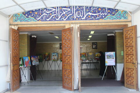 نمایشگاه آثار اعضای کانون پرورش فکری تبریز  با محوریت کودکان شهید جنگ 12 روزه  در مصلی تبریز