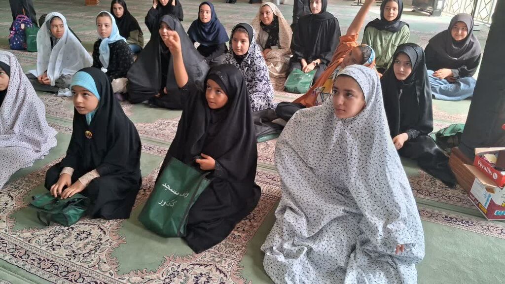 بازدید اعضای کانون کنگاور از مسجد خاتمالانبیا(ص)