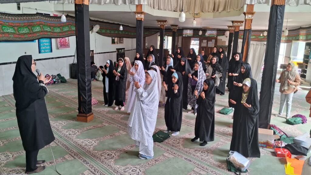 بازدید اعضای کانون کنگاور از مسجد خاتمالانبیا(ص)