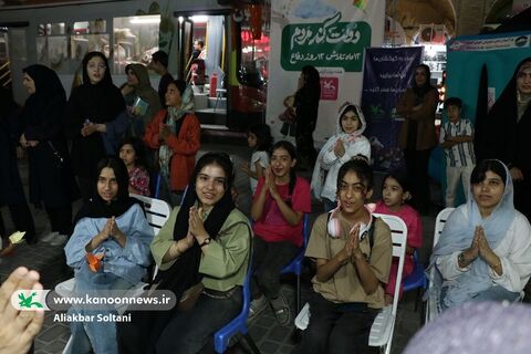 بازدید استاندارکرمان از غرفه کانون در نمایشگاه هفته دولت