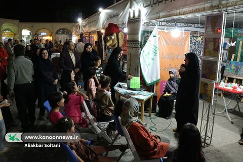 بازدید استاندارکرمان از غرفه کانون در نمایشگاه هفته دولت