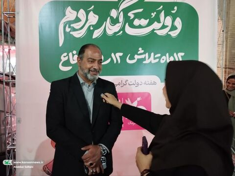 بازدید استاندارکرمان از غرفه کانون در نمایشگاه هفته دولت