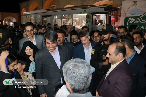 بازدید استاندارکرمان از غرفه کانون در نمایشگاه هفته دولت