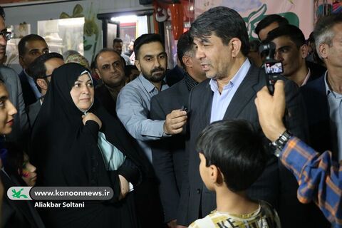 بازدید استاندارکرمان از غرفه کانون در نمایشگاه هفته دولت