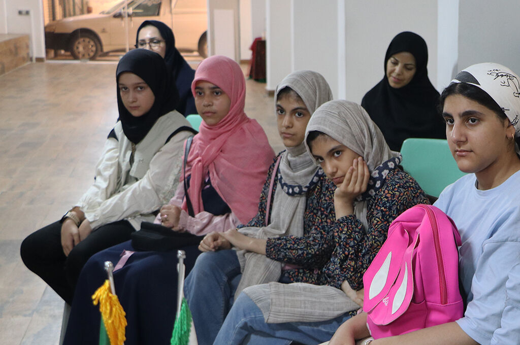 برگزاری چهلوهشتمین نشست تخصصی انجمن عکاسان نوجوان کانون گیلان