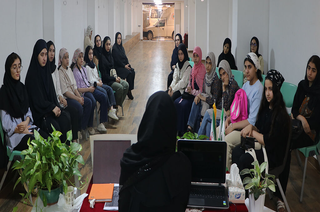 برگزاری چهلوهشتمین نشست تخصصی انجمن عکاسان نوجوان کانون گیلان